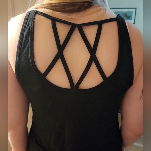 Black open back skull tank top - Picture 2 of 3